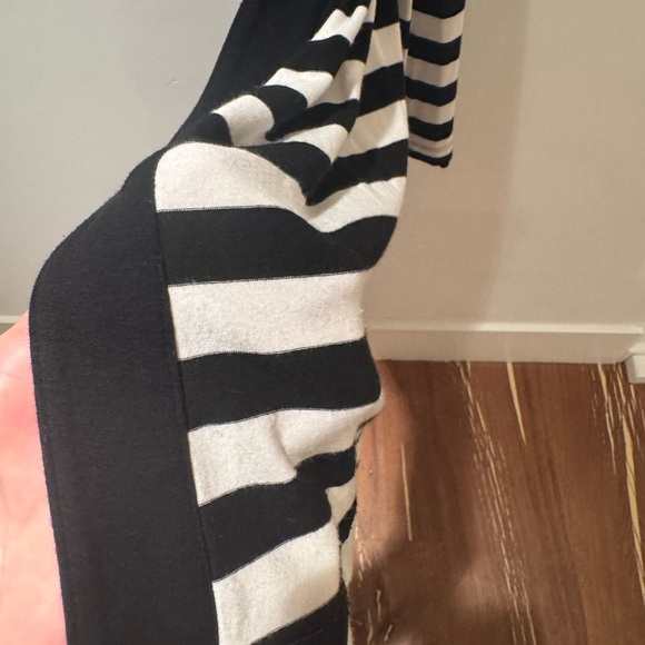 Liz Lange Black and Cream Striped Dress.
Vintage now! Size 3 Maternity = M/L - Picture 13 of 13